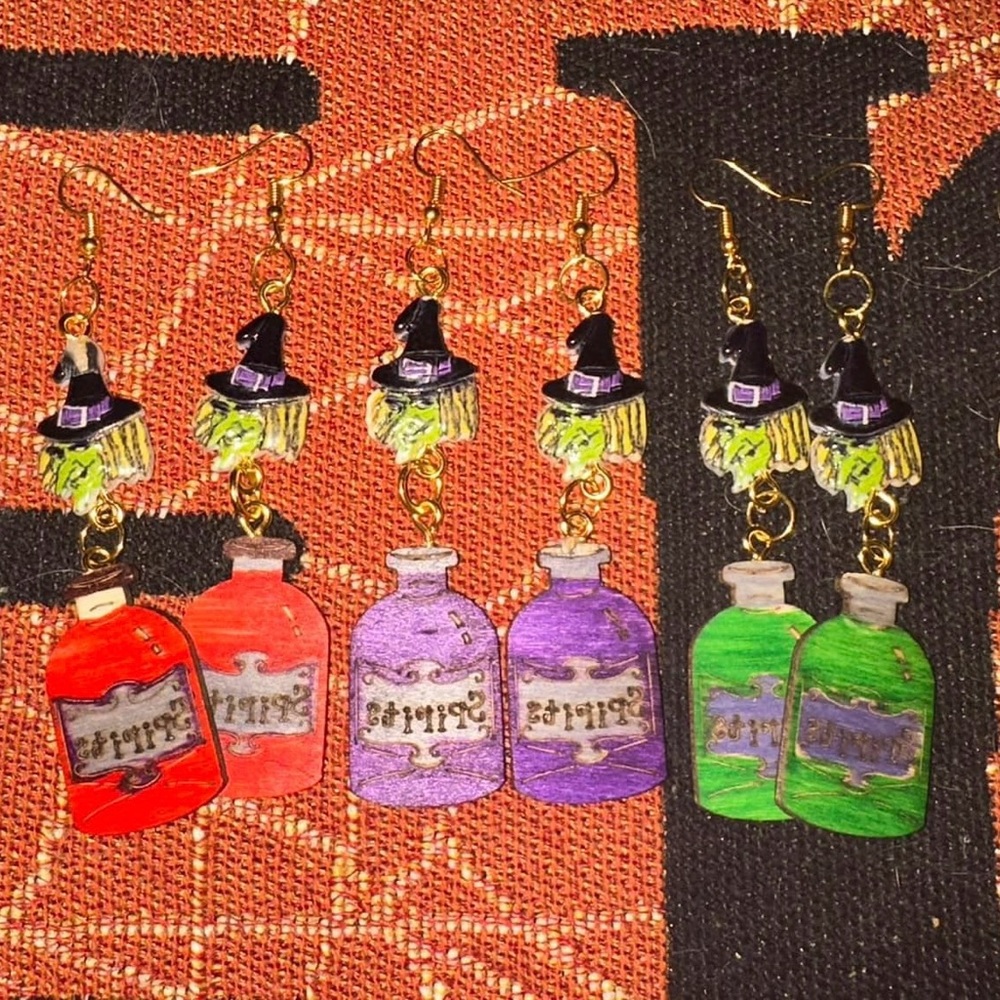 These Halloween Earring are a wooden scale painted handmade dangle earrings!